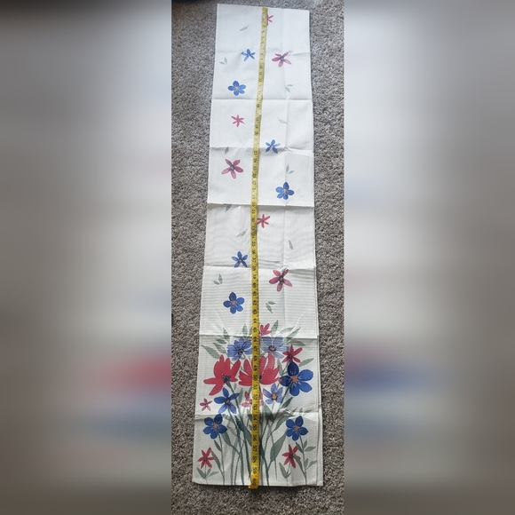 Table Runner - Picture 2 of 3